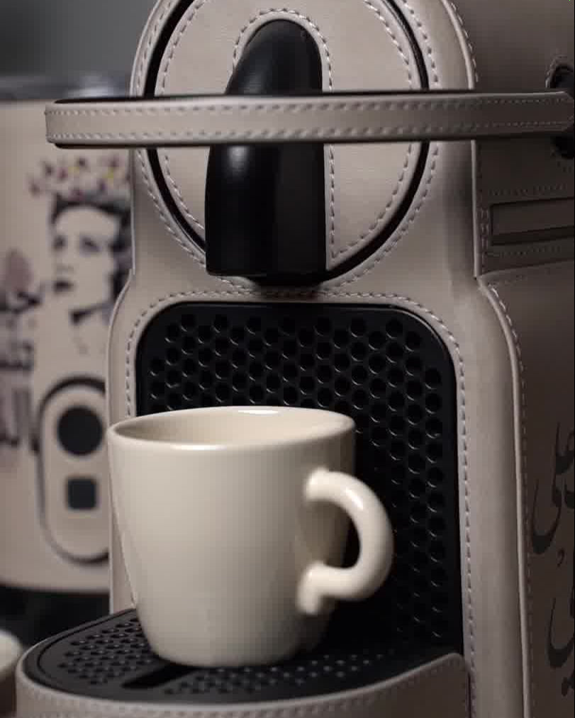 On-demand coffee maker with lid