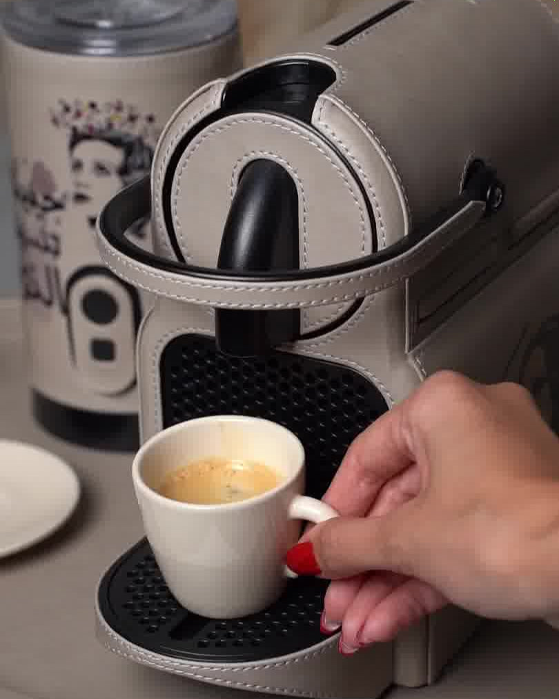 On-demand coffee maker with lid